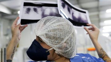 Covid-19: Brasil registra 3.321 mortes e 69,3 mil casos em 24 horas - © REUTERS / Amanda Perobelli/direitos reservados