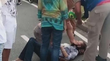 Idosa precisou ser hospitalizada; Maracujá congela foi arremessado por outra idosa Idosa é atingida por maracujá congelado na cabeça no PR - Imagem: Acervo Pessoal