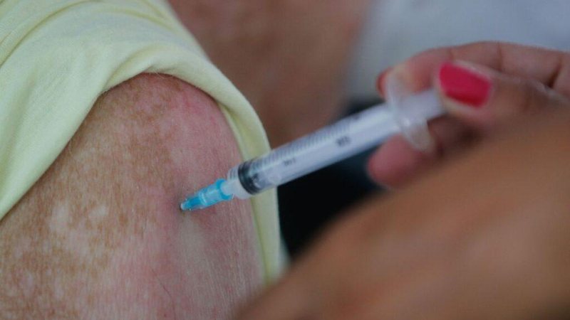 Caraguatatuba inicia vacinação contra covid-19 para idosos de 64 anos, através do ‘Vacina Caraguá Cadastro da vacina por whatapp - © Tânia Rêgo/Agência Brasil