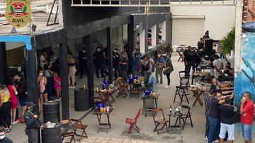 Mais de 100 pessoas são flagradas em bar na zona leste de SP - Reprodução/Policia Civil