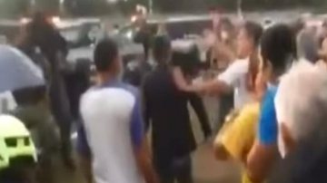 Repórter e cinegrafista tiveram de ser escoltados pela PM Equipe da TV Cultura é agredida por apoiadores de Jair Bolsonaro; vídeo - Imagem: Reprodução/TV Cultura