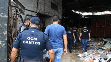 Alvarás de funcionamento e AVCBs também foram vistoriados - Isabela Carrari/ Prefeitura de Santos