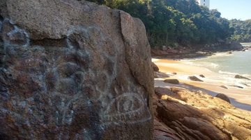 Pichadores desenharam um palhaço na costeira - Foto: Divulgação Guardião da Costeira