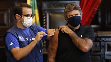 Presidente do STF toma primeira dose de vacina contra covid-19 no Rio - © Fernando Frazão/Agência Brasil