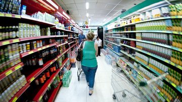 Supermercados de Guarujá permanecem abertos durante a Sexta-Feira Santa - Agência Brasil