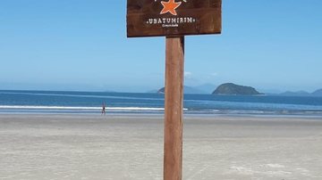 Placas de conscientização nas praias de Ubatuba, SP - Foto: Ubatumirim