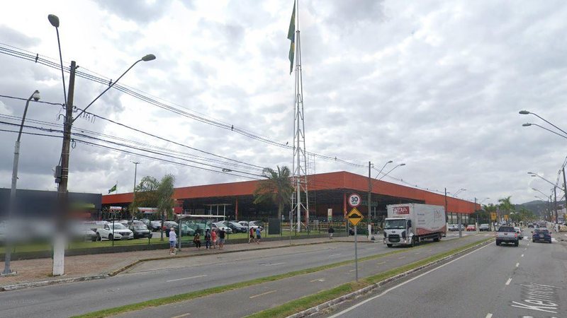 Crime de Páscoa: Mulheres tentam furtar 27 ovos de Páscoa e três pacotes de bacalhau - Reprodução/Google Street View