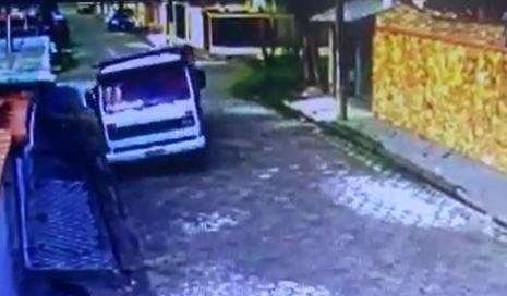 Caso aconteceu no bairro Suarão, na Rua Pio XII - Reprodução/ Câmera de Videomonitoramento