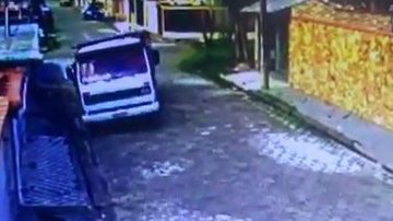 Caso aconteceu no bairro Suarão, na Rua Pio XII - Reprodução/ Câmera de Videomonitoramento