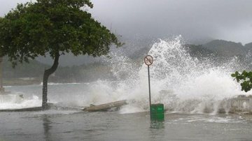 Ressaca pode atingir Ubatuba até quarta-feira (14) - Foto: Divulgação/Facebook