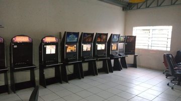 Polícia Civil de Sorocaba localiza 38 máquinas caça-níquel e fecha casa de jogos clandestina
