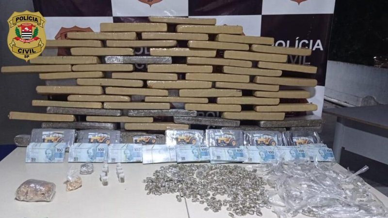 Polícia Civil de Carapicuíba prende dois com mais de 58 kg de drogas - Reprodução/Policia Civil