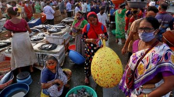 Índia: com recordes de mortes por covid-19, corpos flutuam no Ganges - © Reuters/NIHARIKA KULKARNI/Direitos reservados