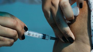 Município assinou uma carta de intenção para a compra da vacina Covishield com o Instituto Serum da Índia. Esta vacina, inclusive, já foi aprovada pela Anvisa - Foto: Divulgação/Prefeitura de Ilhabela