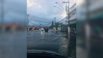 Morador registra alagamento mesmo sem chuva no litoral de SP - Reprodução/Sou Mais Vicente e Região