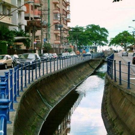 Conheça a história do Canal 4 e da avenida Siqueira Campos, em Santos Canal 4, em Santos: conheça a história - Imagem: Reprodução / Revista Nove