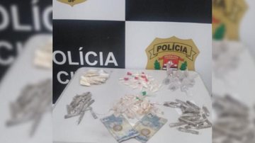Adolescente de 15 anos é detido com mais de 170 porções de cocaína, crack e maconha no litoral - Foto: Polícia Civil