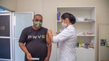 Vacinação contra covid-19 Ubatuba realizará ação de imunização contra covid-19 Vacinação contra covid-19 em Ubatuba - Divulgação/Prefeitura de Ubatuba