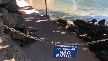 Placa de propriedade particular em praia de Ubatuba (SP) - Foto: Divulgação/ Reprodução Facebook
