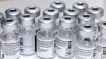 Covid-19: lote com 629 mil doses da vacina da Pfizer chega ao Brasil - © Reuters/Carlos Osorio/Direitos Reservados