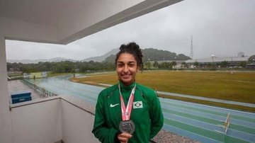 Amanda sonha em disputar o Troféu Brasil, uma das competições mais importantes do atletismo nacional Atleta de Praia Grande (SP) ganha medalha em torneio estadual - Imagem: Divulgação / PMPG