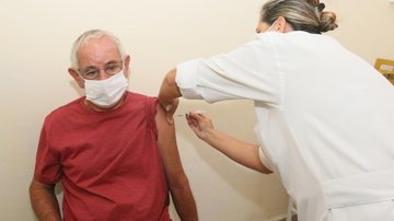 Continua na próxima semana a vacinação de idosos acima de 60 anos, agendados pelo aplicativo 156 – Vacina Caraguá. - Foto: prefeitura de Caraguatatuba