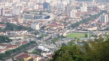 Vista aérea do bairro centenário Vila Belmiro: um bairro que exala história, em Santos - Imagem: Reprodução Juicy Santos / Mapio.Net