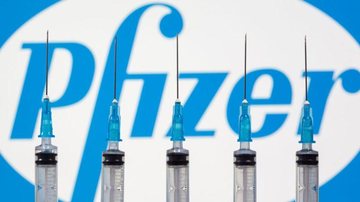 Acompanhe chegada de lote da vacina da Pfizer - © REUTERS/Dado Ruvic/Direitos Reservados