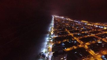 Imagem noturna do Balneário Flórida, em Praia Grande Suspeito se finge de fantasma ao ser flagrado furtando casa de veraneio em Praia Grande - Imagem: Reprodução / Trip Advisor