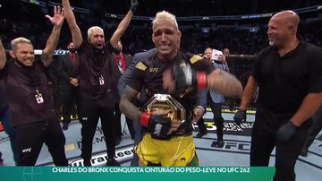 Charles do Bronx se emocionou ao conquistar cinturão do UFC CAPA - Charles do Bronx, lutador do Guarujá (SP), se emociona ao conquistar cinturão do UFC - Imagem: Reprodução / UFC