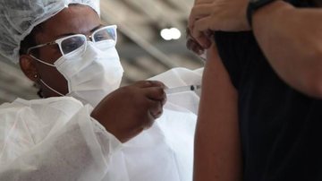 Vacinação em Santos Santos inicia vacinação contra covid em pessoas acima de 42 anos - Divulgação/Prefeitura de Santos
