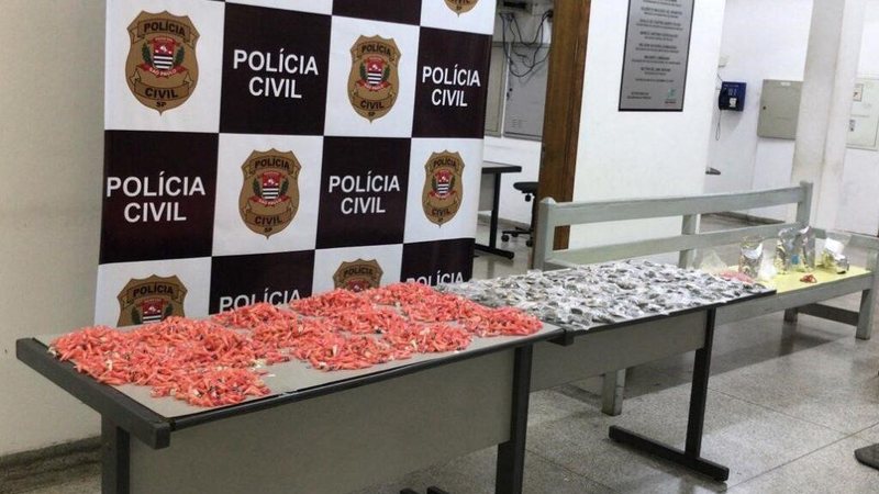 Dupla é presa com milhares de porções de drogas em Barueri