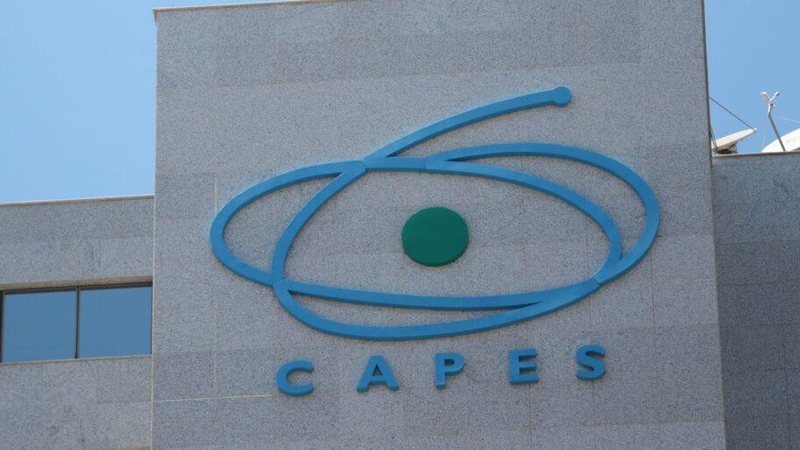 Capes diz que manterá 90 mil bolsas de pós-graduação no país - © Marcello Casal JrAgência Brasil