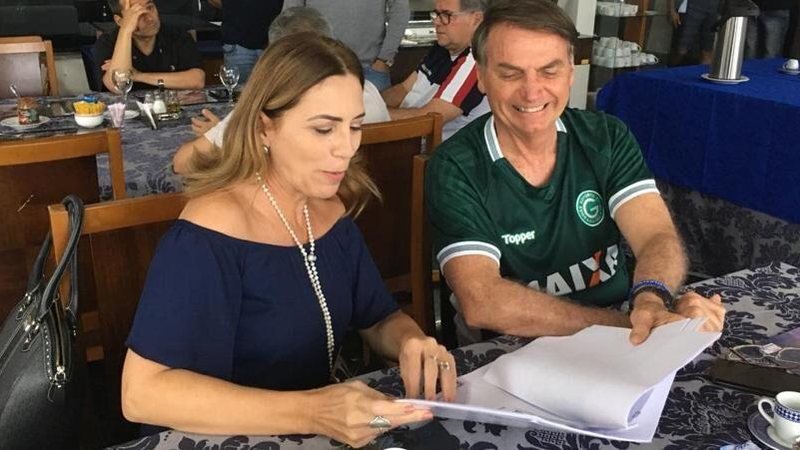 Deputada federal Rosana Valle deixa PSB e filia-se ao PL Rosana vale e Jair Bolsonaro - Divulgação (Arquivo)