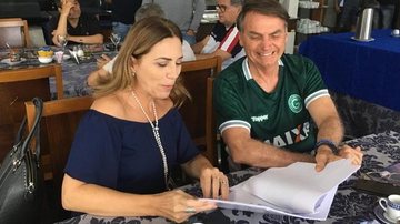 Deputada federal Rosana Valle deixa PSB e filia-se ao PL Rosana vale e Jair Bolsonaro - Divulgação (Arquivo)