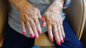 Idosa de 68 anos cai em golpe e manicure passa R$ 1.200,00 na maquininha - Reprodução Vip Social - Imagem ilustrativa