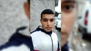 Imagens recentes de Matheus Brito divulgada pela família quando ele estava desaparecido; jovem reapareceu são e salvo e explicou o motivo do sumiço Jovem de Praia Grande reaparece são e salvo após dez dias de sumiço: “Aliviada”, diz mãe do rapaz - Imagem: Reprodução / Acervo familiar