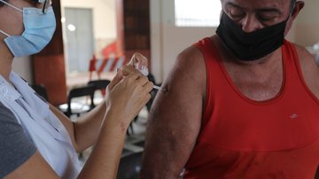 Vacinação contra a covid-19 em Guarujá Guarujá realiza ‘30 Horas de Vacina’ contra a covid e antecipa público de 40 a 42 anos - Divulgação/Prefeitura de Guarujá