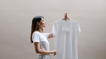 Imagem Como tirar mancha de roupa branca: veja dicas eficientes