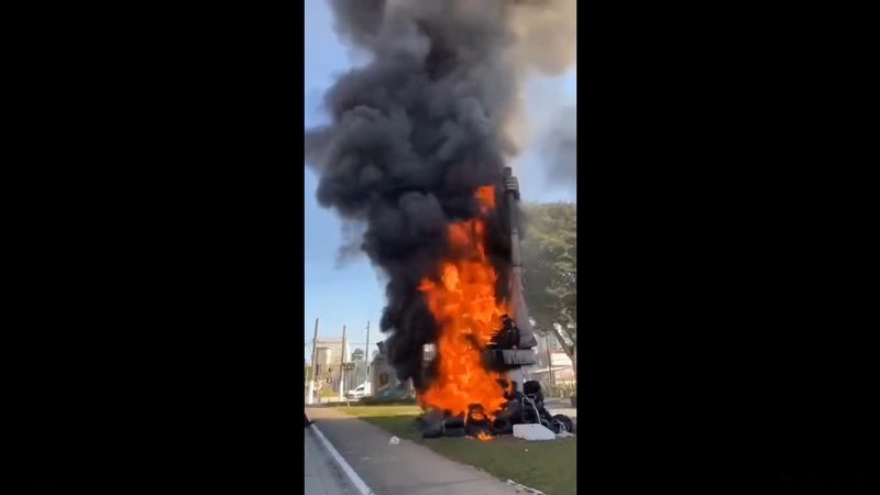 Estátua dedicada a Borba Gato é incendiada em São Paulo, Curiosidades