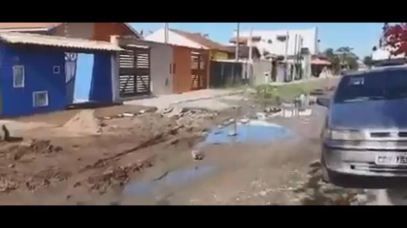 Rua Iara, em Itanhaém O lado oculto do paraíso: morador denuncia rua deixada às traças em Itanhaém (SP) - Imagem: Reprodução