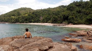 Há praias para todos gostos: passeio em família, surfe, esportes na areia, stand-up entre outros - Foto: PMU