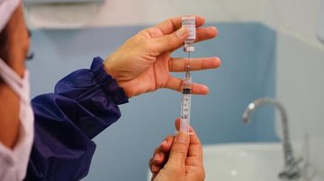 Caraguá está vacinando pessoas de 35 a 39 anos - Foto: Divulgação/PMC