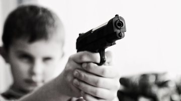 Menor armado - Imagem de Michal Jarmoluk por Pixabay