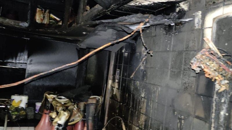 Local foi destruído pelo incêndio FOTO 2 - Quiosque em praia de Mongaguá é destruído por incêndio - Imagem: Reprodução / Mongaguá na Tela