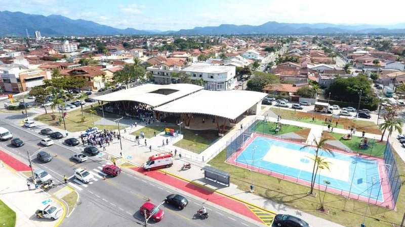 Peruíbe aérea Peruíbe com praça nova Imagem aérea de Peruíbe - Divulgação