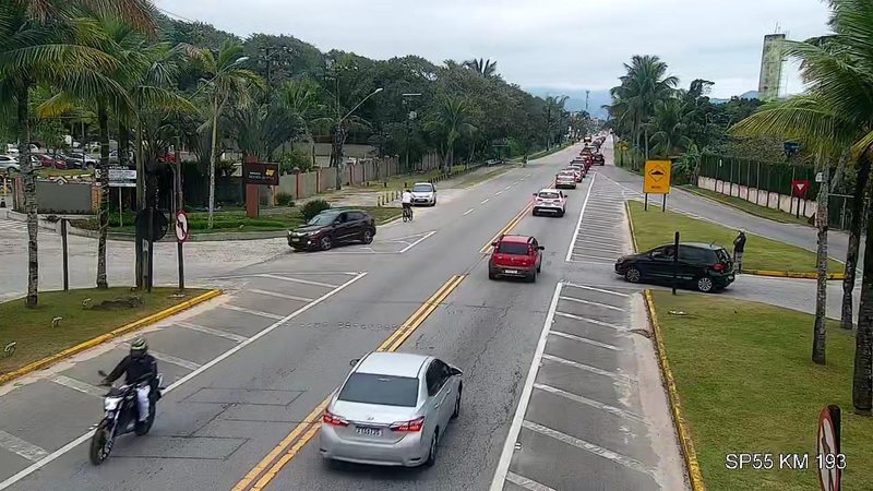 Rio-Santos registra tráfego intenso em véspera de feriado - Imagem: DER SP