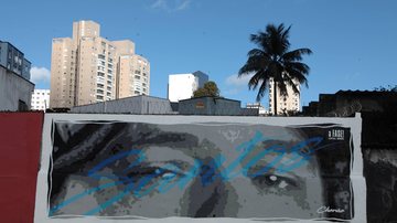 Grafite em homenagem ao Chorão Imagem de Chorão estampa muro no José Menino, em Santos (SP) - Divulgação/Prefeitura de Santos