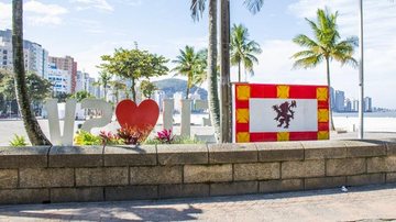 Bandeira de São Vicente pintada por Laércio Caixa de energia da Biquinha leva as cores da cidade de São Vicente - Divulgação/Prefeitura de São Vicente