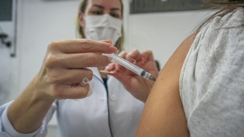 vacinação Bertioga retoma Corujão da Vacina em novo local - Renato Inácio